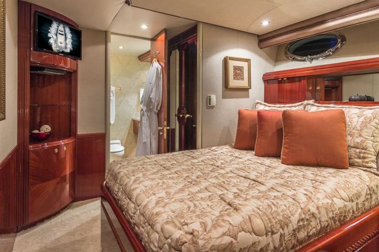 Charter Yacht CEDAR ISLAND - Lazarra 106 - 4 Cabins - Newport - Rhode Island - Long Island Sound - Nassau - Staniel Cay - Exumas