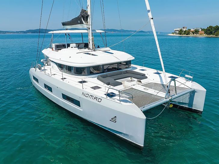 Lagoon 55 - At Anchor Lagoon 55 - At Anchor