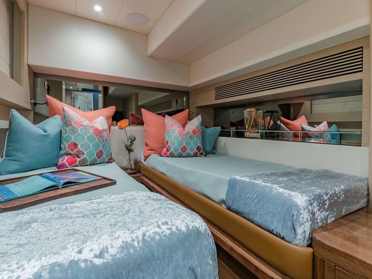 MUCHO GUSTO Horizon 65 - Twin Cabin MUCHO GUSTO Horizon 65 - Twin Cabin