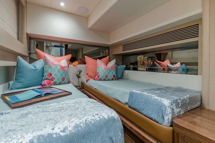 Charter Yacht MUCHO GUSTO - Horizon 65 Power Cat - 3 Cabins - Nassau - Highbourne Cay - Exuma Cay - Caribbean