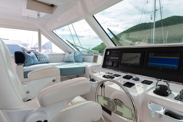 Charter Yacht MUCHO GUSTO - Horizon 65 Power Cat - 3 Cabins - Nassau - Highbourne Cay - Exuma Cay - Caribbean