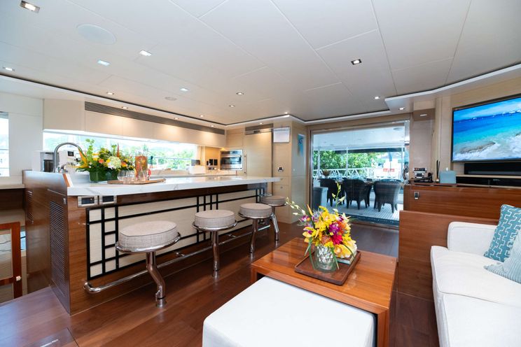 Charter Yacht MUCHO GUSTO - Horizon 65 Power Cat - 3 Cabins - Nassau - Highbourne Cay - Exuma Cay - Caribbean