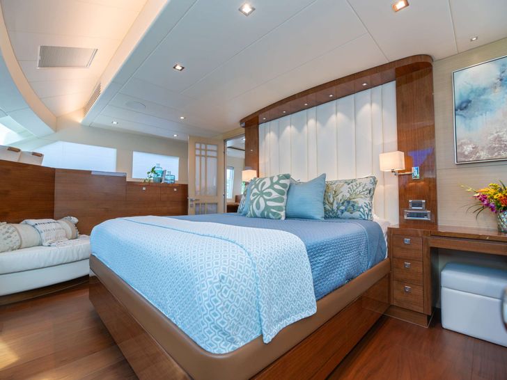MUCHO GUSTO Horizon 65 - Master Cabin MUCHO GUSTO Horizon 65 - Master Cabin