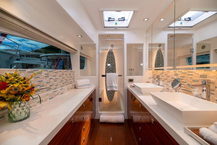 Charter Yacht MUCHO GUSTO - Horizon 65 Power Cat - 3 Cabins - Nassau - Highbourne Cay - Exuma Cay - Caribbean