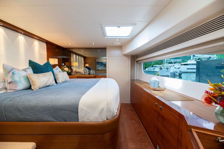 Charter Yacht MUCHO GUSTO - Horizon 65 Power Cat - 3 Cabins - Nassau - Highbourne Cay - Exuma Cay - Caribbean