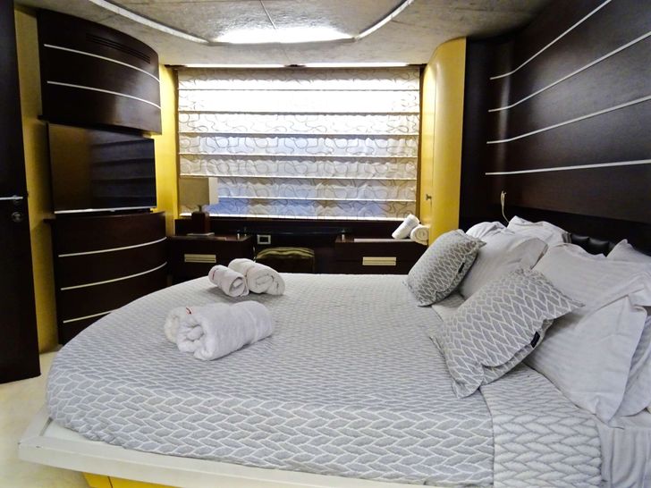 SUPER TOY Azimut 85 - master cabin SUPER TOY Azimut 85 - master cabin