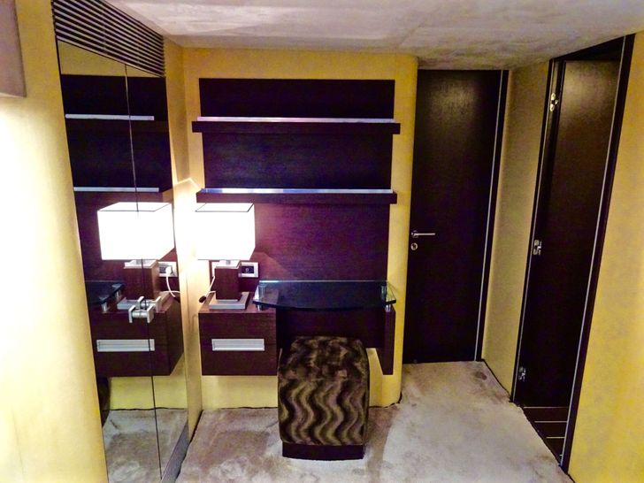 SUPER TOY Azimut 85 - VIP cabin desk SUPER TOY Azimut 85 - VIP cabin desk