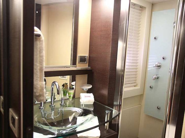 SUPER TOY Azimut 85 - master cabin bathroom SUPER TOY Azimut 85 - master cabin bathroom