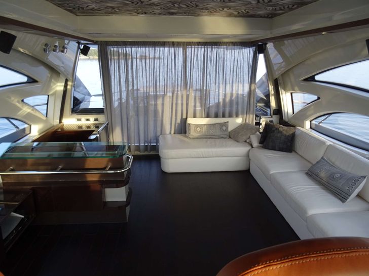 SUPER TOY Azimut 85 - saloon SUPER TOY Azimut 85 - saloon