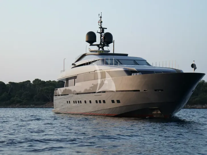 4A San Lorenzo 40m - anchored bow view 4A San Lorenzo 40m - anchored bow view