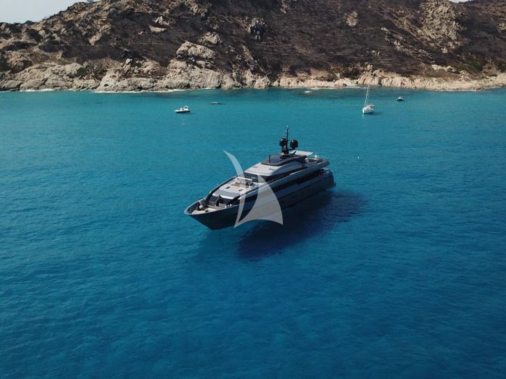 4A San Lorenzo 40m - anchored near an island 4A San Lorenzo 40m - anchored near an island