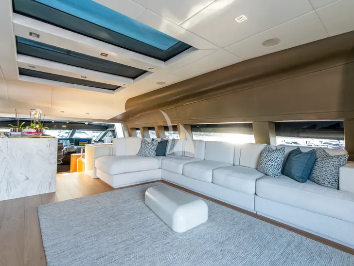 4A San Lorenzo 40m - main saloon seating 4A San Lorenzo 40m - main saloon seating