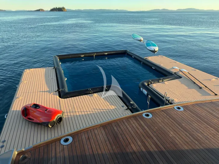 4A San Lorenzo 40m - swim platform and water toys 4A San Lorenzo 40m - swim platform and water toys