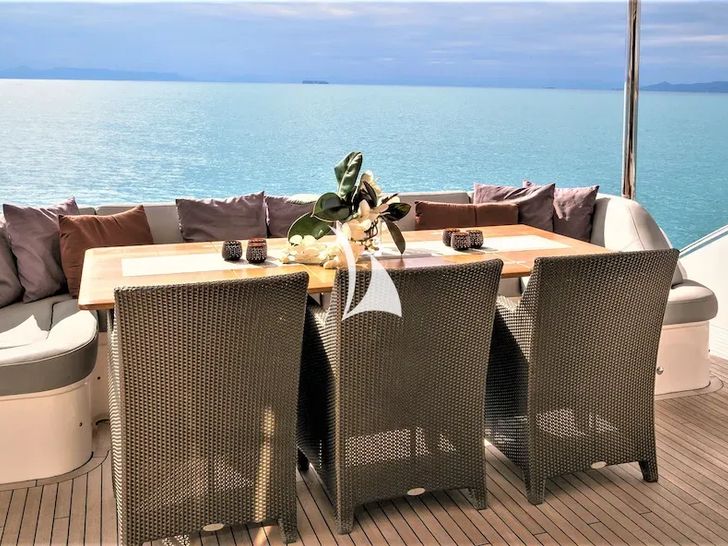 4LIFE Princess 85 aft deck 4LIFE Princess 85 aft deck