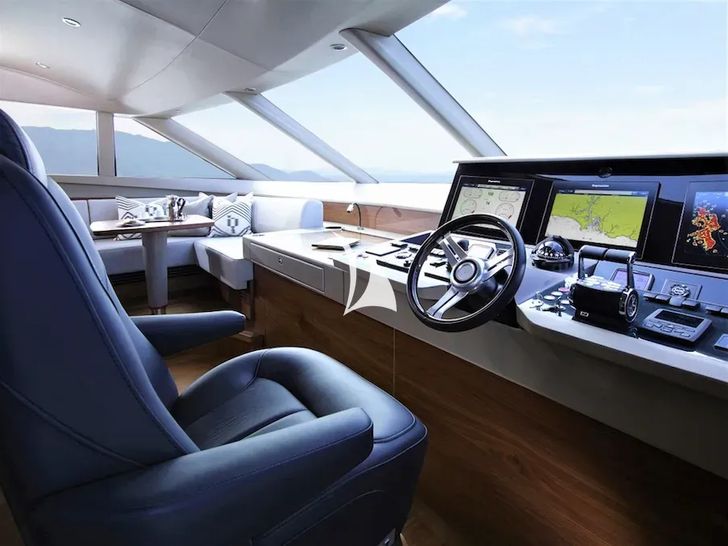 4LIFE Princess 85 cockpit 4LIFE Princess 85 cockpit