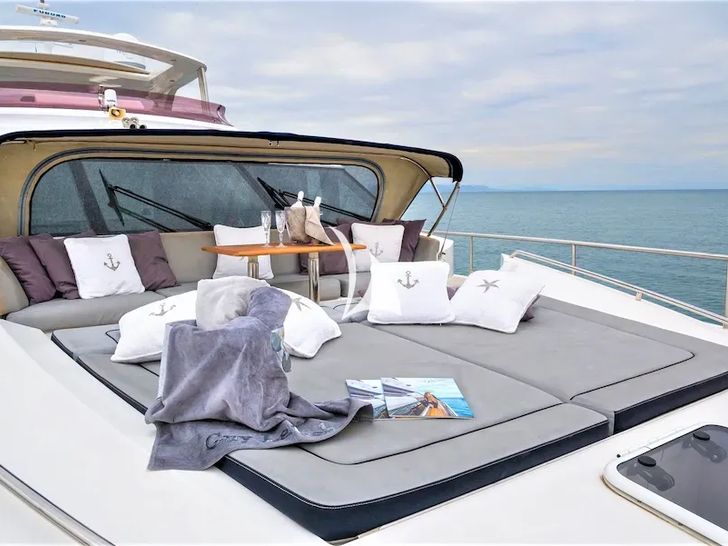 4LIFE Princess 85 foredeck sun bed 4LIFE Princess 85 foredeck sun bed