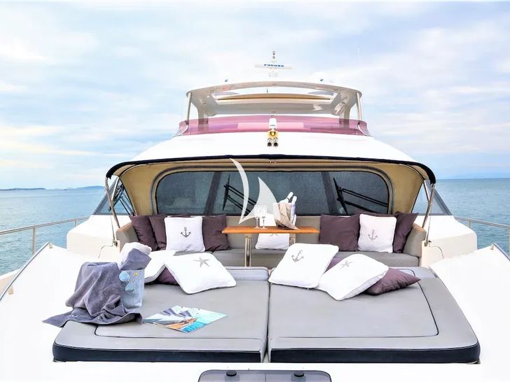 4LIFE Princess 85 foredeck 4LIFE Princess 85 foredeck