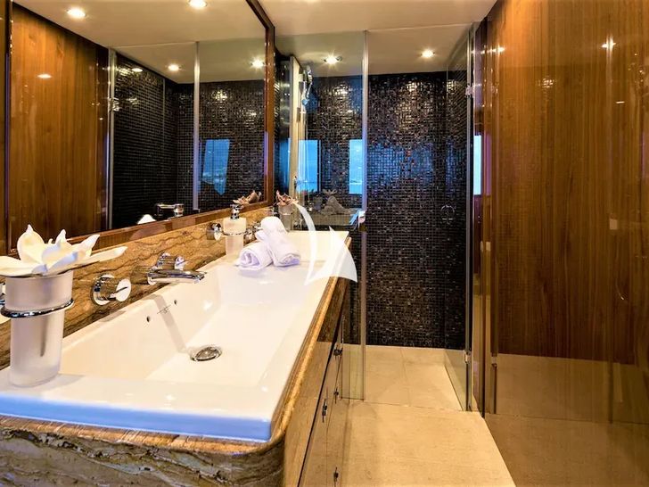 4LIFE Princess 85 master cabin bed 4LIFE Princess 85 master cabin bed