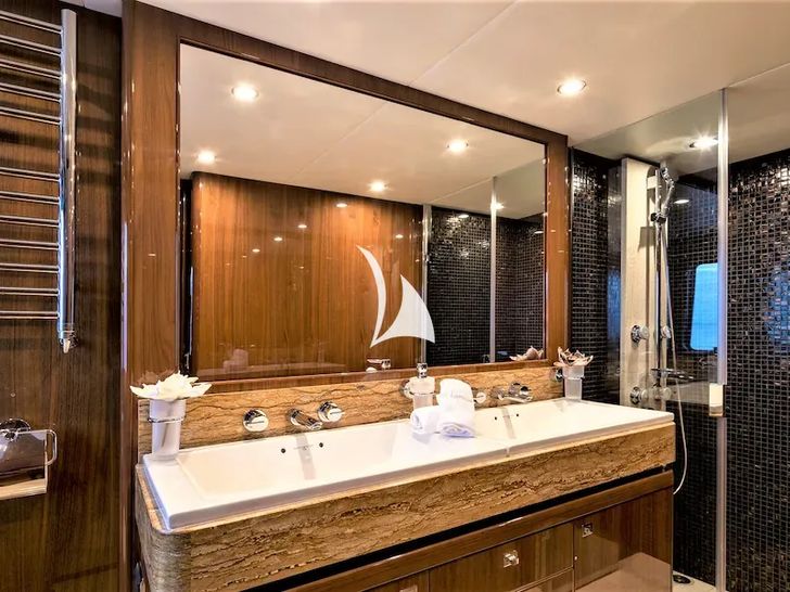 4LIFE Princess 85 master cabin vanity 4LIFE Princess 85 master cabin vanity