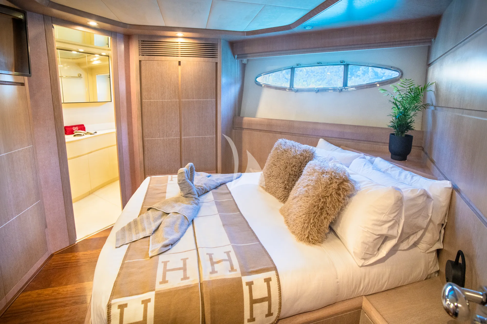 Charter Yacht 4T`S - Astondoa 26m - 5 Cabins - Ibiza - Palma - Mallorca - Balearics - Spain