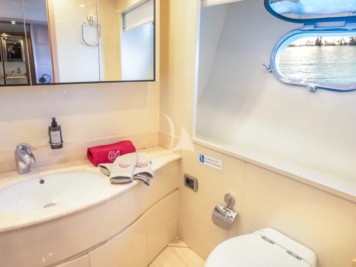 4T'S Astondoa 26m - twin cabin bathroom 4T'S Astondoa 26m - twin cabin bathroom