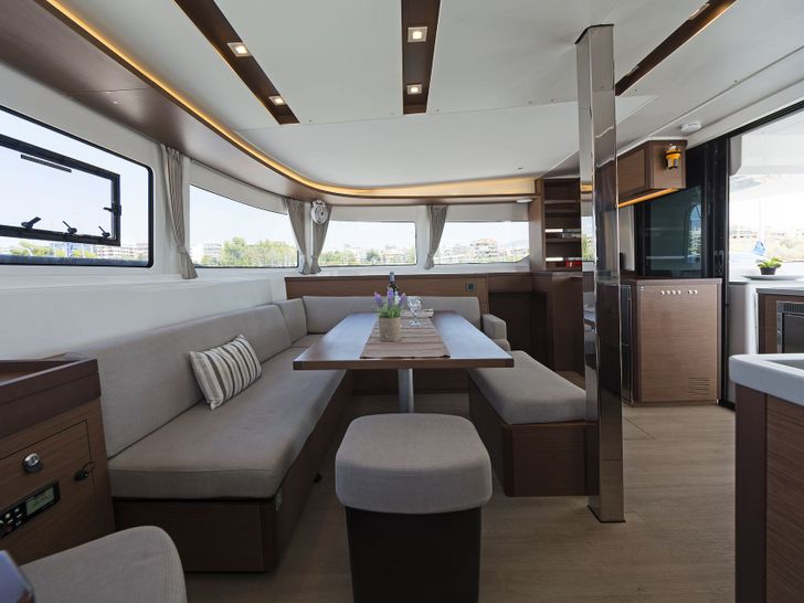 NO WORRIES - Saloon NO WORRIES - Saloon