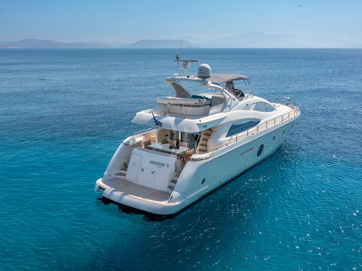 GEORGE V Aicon 67 - Stern View GEORGE V Aicon 67 - Stern View