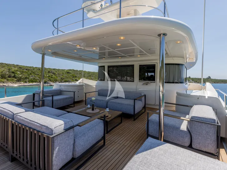 KLOBUK Ferretti Custom Line Navetta 30 - flybridge aft KLOBUK Ferretti Custom Line Navetta 30 - flybridge aft