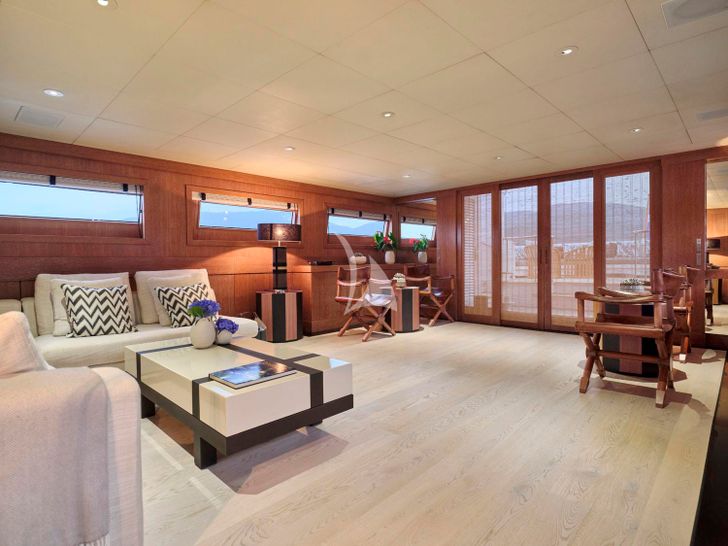 ELEMENT - upper deck saloon ELEMENT - upper deck saloon