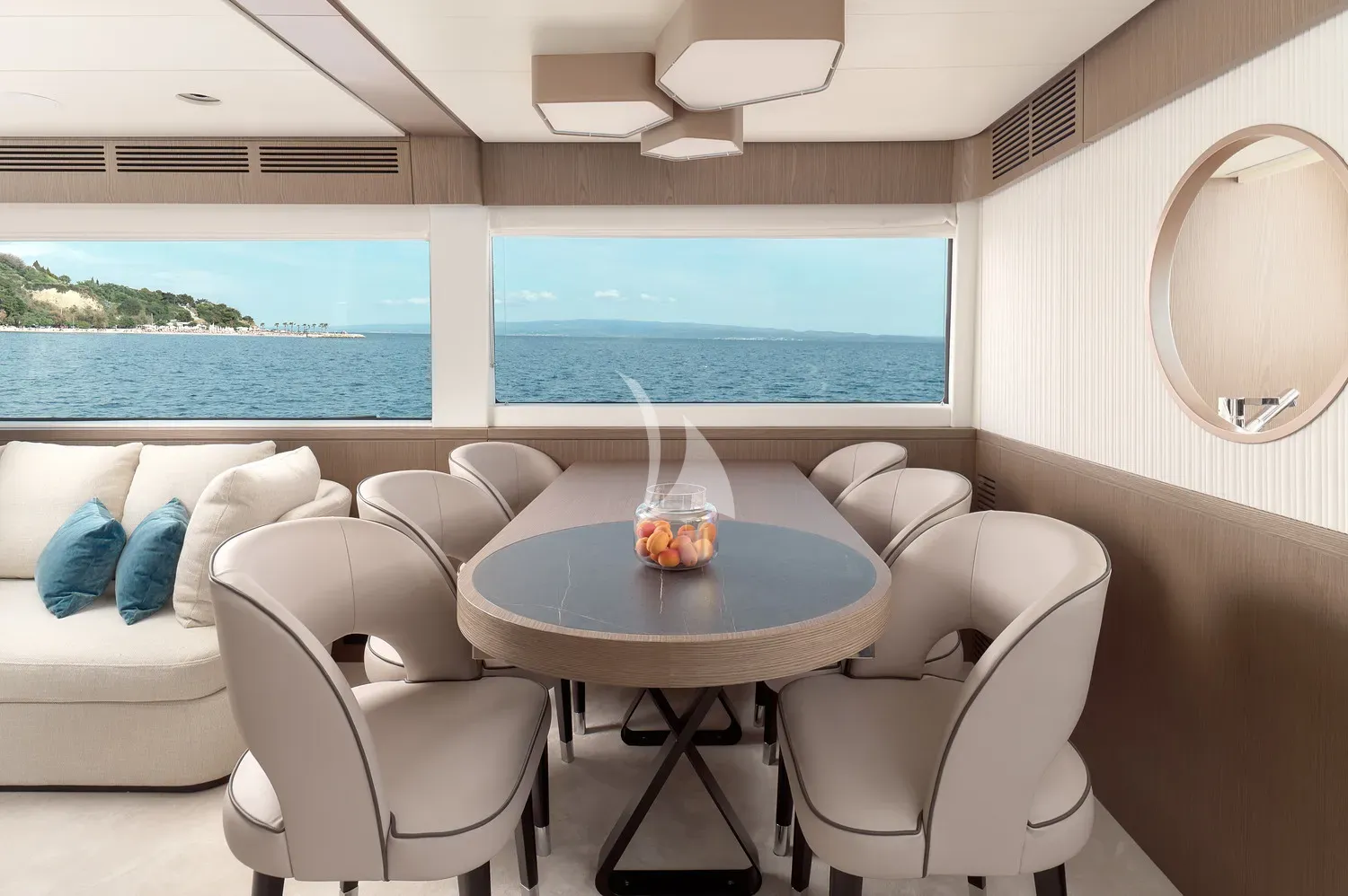 AMPARITO V Azimut Magellano 66 - indoor dining area