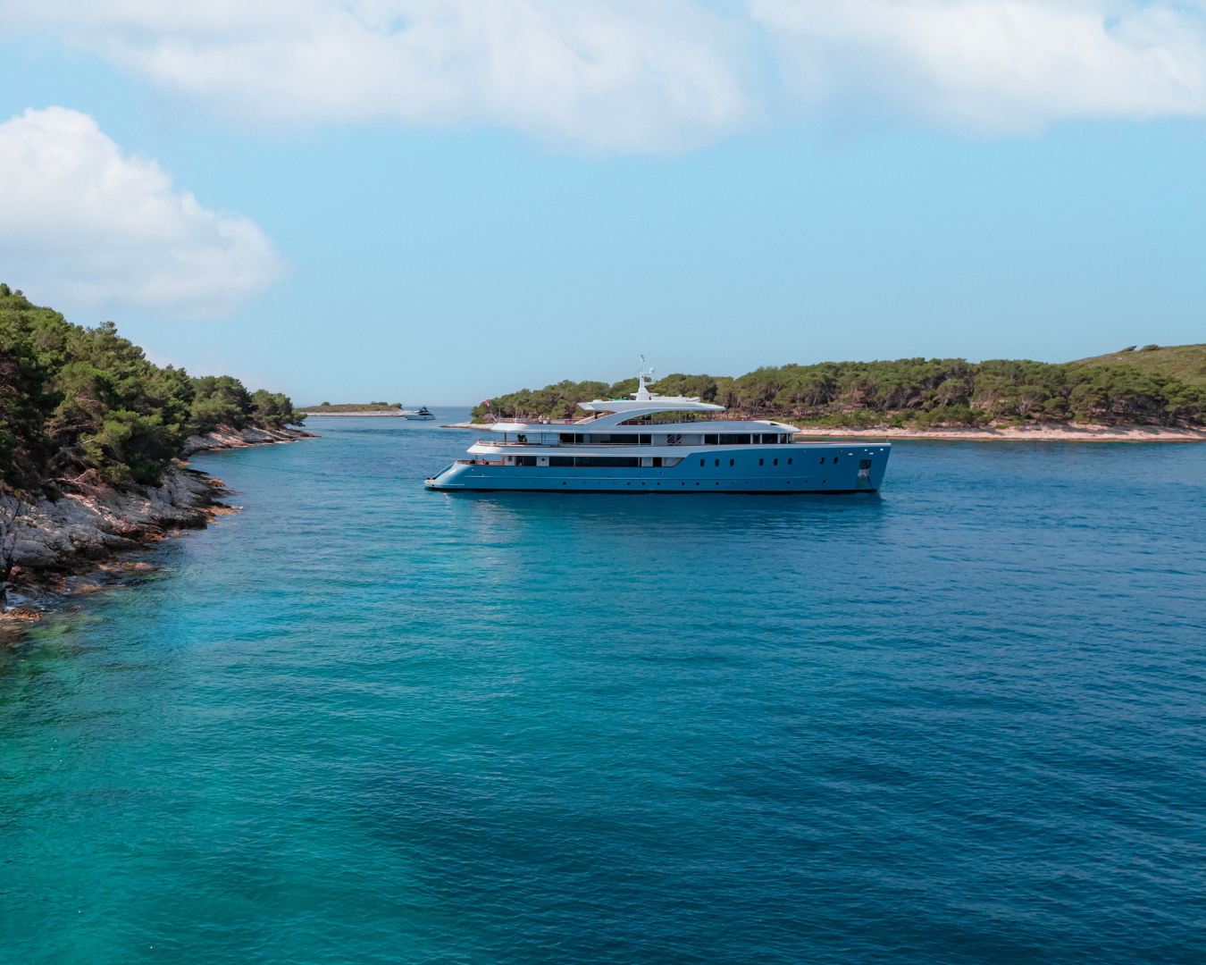 OHANA Custom 49m - side profile anchored