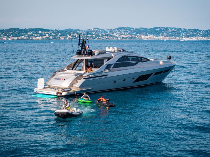 CHERRY Pershing 8X - anchored with the water toys CHERRY Pershing 8X - anchored with the water toys