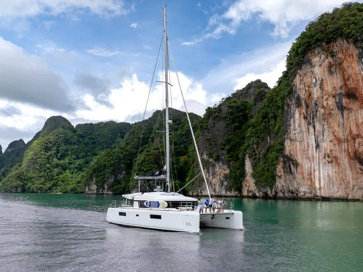 BLUE MOON Lagoon 52F - anchored BLUE MOON Lagoon 52F - anchored