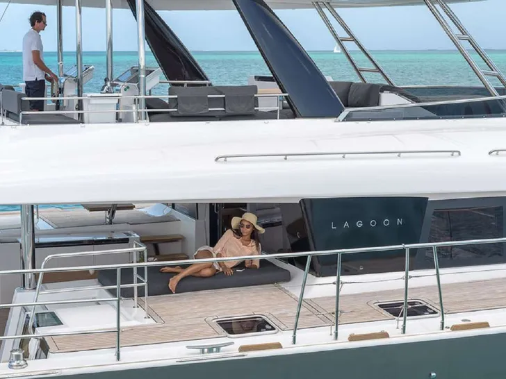 CUTE LITTLE CAT Lagoon 630 - decks CUTE LITTLE CAT Lagoon 630 - decks