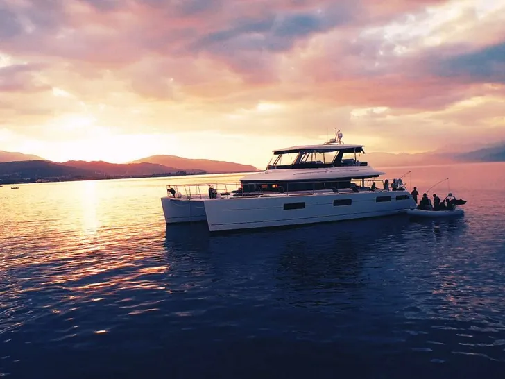 CUTE LITTLE CAT Lagoon 630 - anchored under the sunset CUTE LITTLE CAT Lagoon 630 - anchored under the sunset