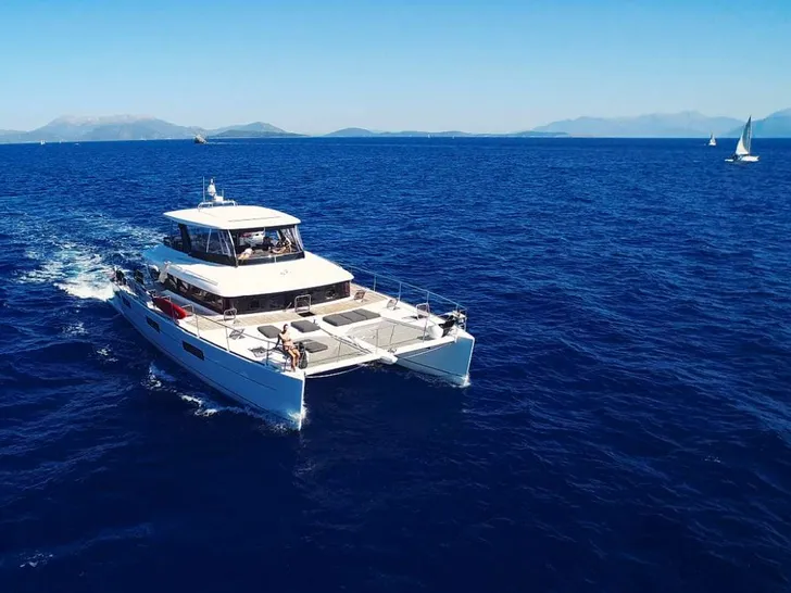 CUTE LITTLE CAT Lagoon 630 - cruising CUTE LITTLE CAT Lagoon 630 - cruising