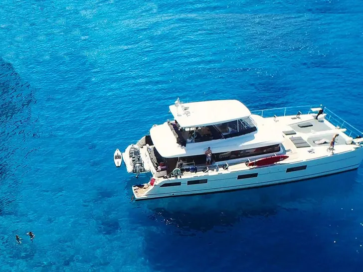 CUTE LITTLE CAT Lagoon 630 - anchored CUTE LITTLE CAT Lagoon 630 - anchored