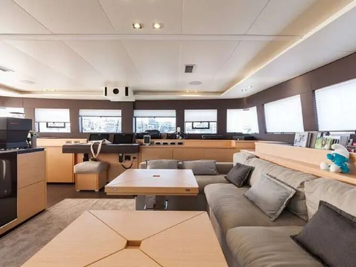 CUTE LITTLE CAT Lagoon 630 - main saloon CUTE LITTLE CAT Lagoon 630 - main saloon