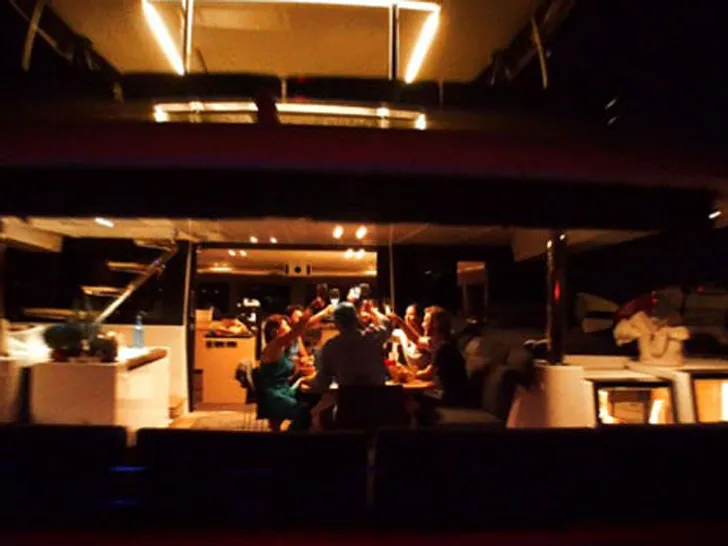 CUTE LITTLE CAT Lagoon 630 - aft deck alfresco dinner CUTE LITTLE CAT Lagoon 630 - aft deck alfresco dinner