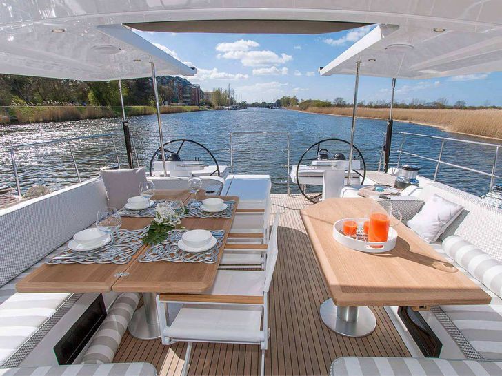 ALIZEE Hanse 675 - upper deck alfresco dining area ALIZEE Hanse 675 - upper deck alfresco dining area