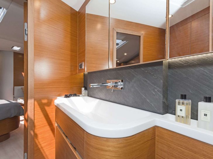 ALIZEE Hanse 675 - VIP cabin bathroom ALIZEE Hanse 675 - VIP cabin bathroom