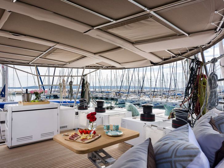 OPAL Lagoon 620 - flybridge OPAL Lagoon 620 - flybridge