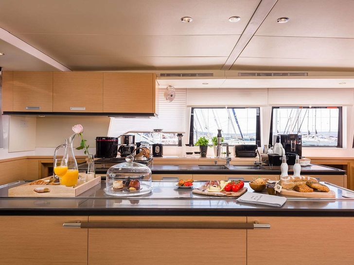 OPAL Lagoon 620 - galley OPAL Lagoon 620 - galley