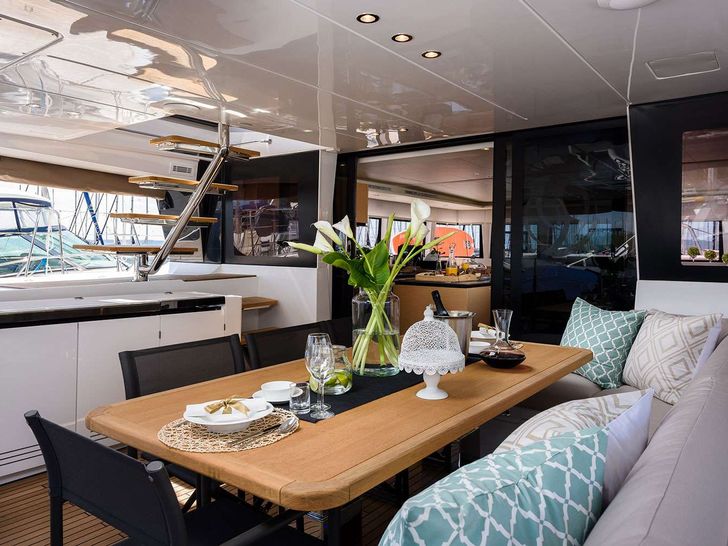 OPAL Lagoon 620 - aft deck dining area OPAL Lagoon 620 - aft deck dining area