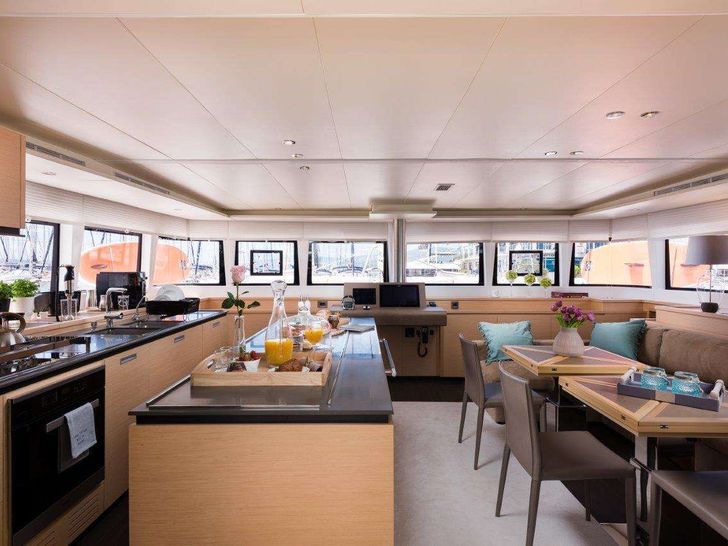 OPAL Lagoon 620 - saloon OPAL Lagoon 620 - saloon