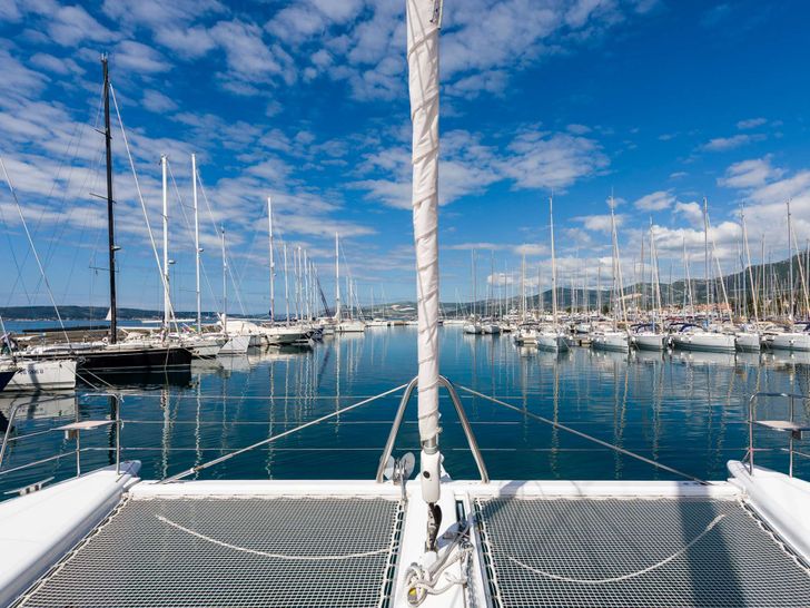 OPAL Lagoon 620 - foredeck OPAL Lagoon 620 - foredeck