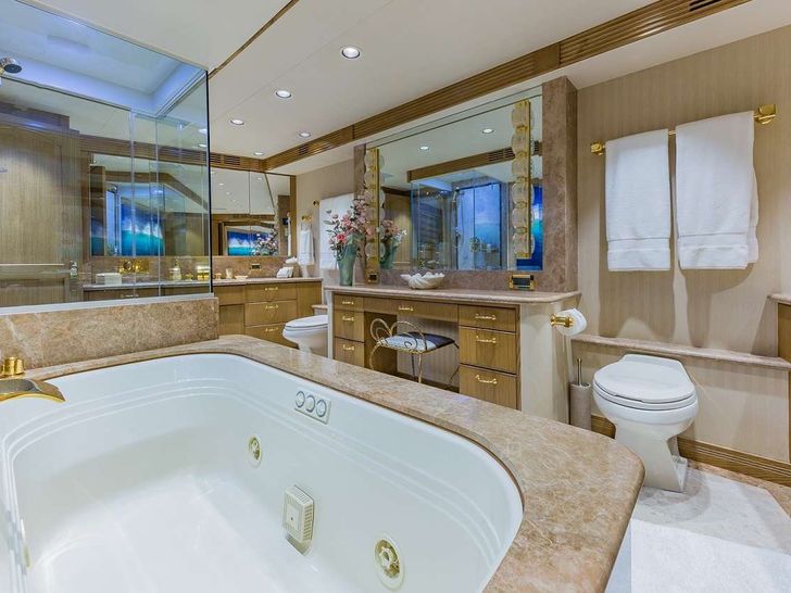LEGENDARY Northcoast 120 Master Bath LEGENDARY Northcoast 120 Master Bath