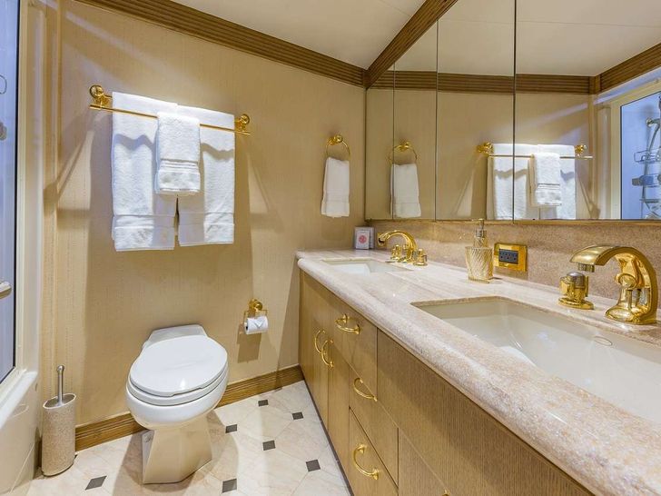 LEGENDARY Northcoast 120 Guest Bath LEGENDARY Northcoast 120 Guest Bath