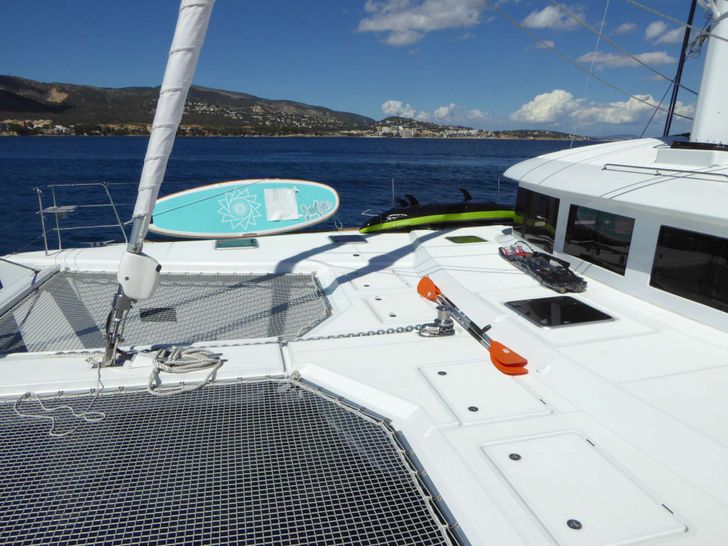 LADY M Lagoon 620 - foredeck LADY M Lagoon 620 - foredeck
