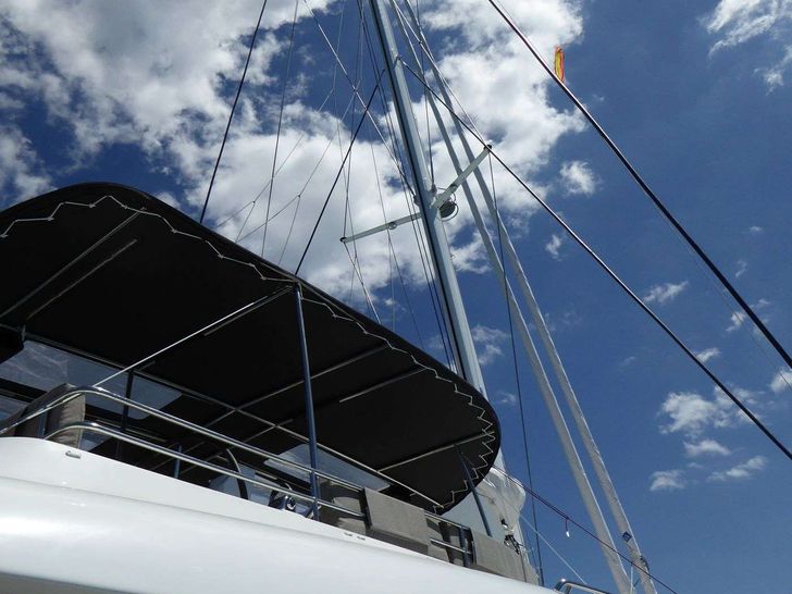 LADY M Lagoon 620 - bimini LADY M Lagoon 620 - bimini
